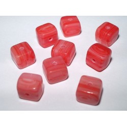 Margele sticla Cehia cub 5.50 x 5.50 x 6.20 mm culoare rosu/roz (10 buc).