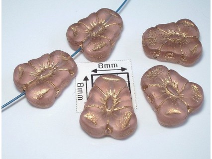 Margele sticla Cehia forma floare 11 x 13 x 4 mm culoare maro deschis mat cu auriu (2 buc).