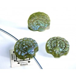 Margele sticla Cehia forma paun 14.50 x 13.8 mm culoare verde peridot efect AB pe ambele fete (2 buc).