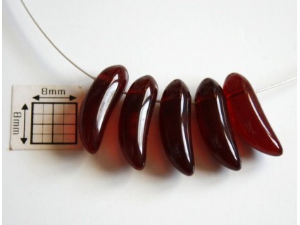 Margele sticla Cehia forma banana 17.50 x 6 mm culoare granat (2 buc).