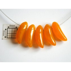 Margele sticla Cehia forma banana 17.50 x 6 mm culoare orange (2 buc).