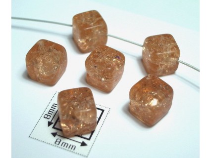 Margele sticla Cehia forma cub cca 7 mm culoare piersica (10 buc).
