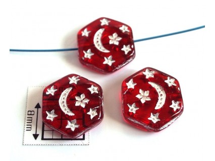 Margele sticla Cehia forma hexagon cca 12 x 3.50 mm culoare rosu transparent gravat model argintiu (4 buc).