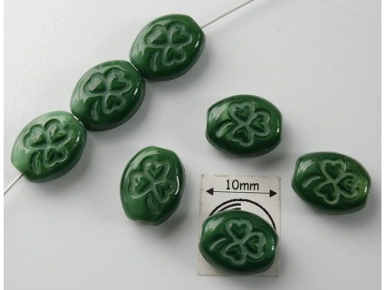 Margele sticla Cehia forma oval cu model gravat trifoi 10.50 x 8.50 x 5 mm culoare verde (4 buc).